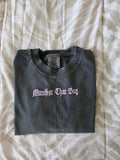 Manifest That Bag unisex motivational tee in pepper – flat lay